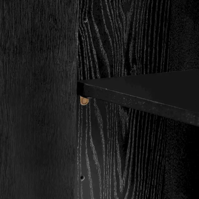 Besondere Merkmale eines viertürigen Sideboardschranks mit Eschenfurnier, geeignet für Flur, Eingangsbereich und Wohnzimmer