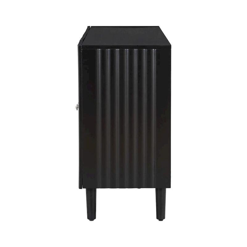 Elegantes Sideboard mit vier Türen, Türen mit Wellenmuster, zylindrischen Beinen und schlichten Metallgriffen